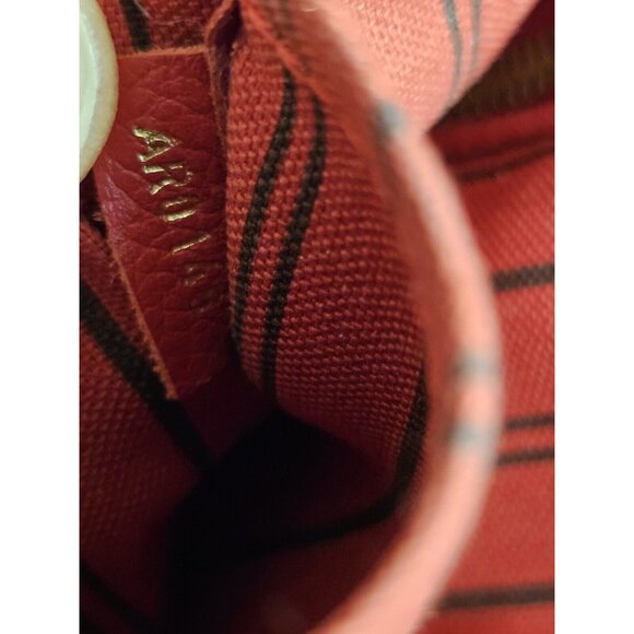 LOUIS VUITTON Authentic Marais MM LV Empreinte Leather Red Handbag Satchel LV - Picture 15 of 16